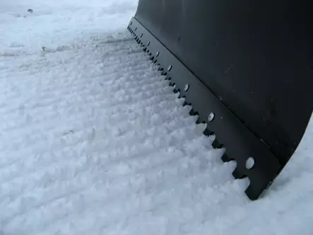 Hammastettu kulutusterä Iron Baltic 128cm - Mönkijän puskulevyjen lisävarusteet - AN-1401 - 1