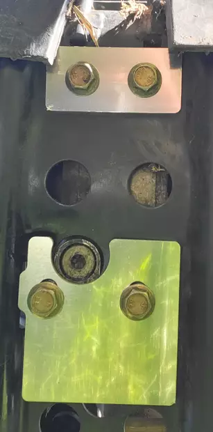 Etuperän vahvikelevy - Mönkijän kardaanit ja tukilaakerit - 198262 - 2