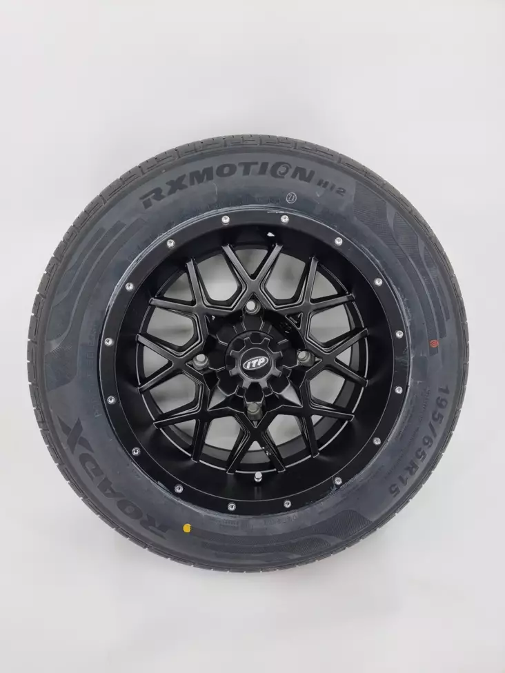 Hurricane 15" 4x137 ja 25" renkaat - Mönkijän rengassarjat vanteilla - 147755 - 1